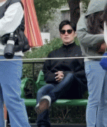    <strong>迪士尼偶遇严屹宽他身穿唐拆俊朗不凡不</strong>